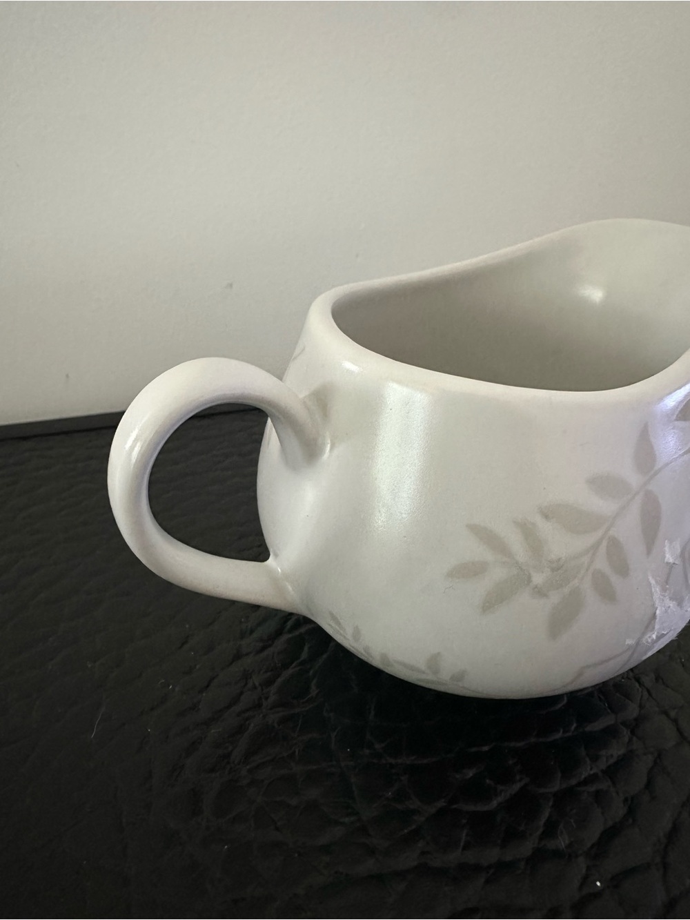 Elite Leaf-Pattern Creamer and Sugar Set Pre-Owned - Picture 14 of 15